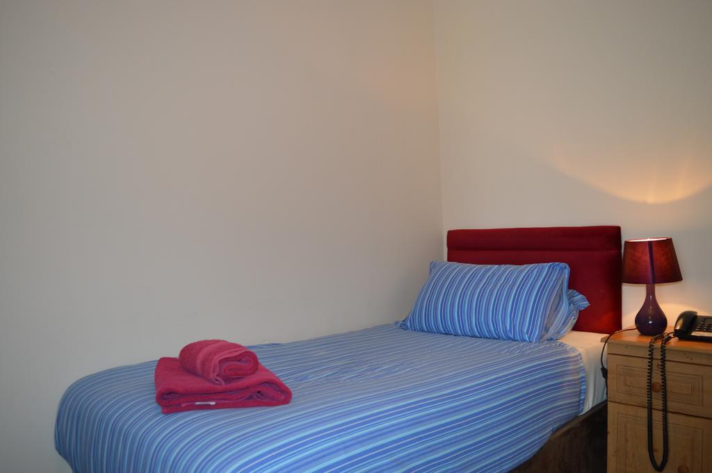 Globe Hotel Колчестър Екстериор снимка