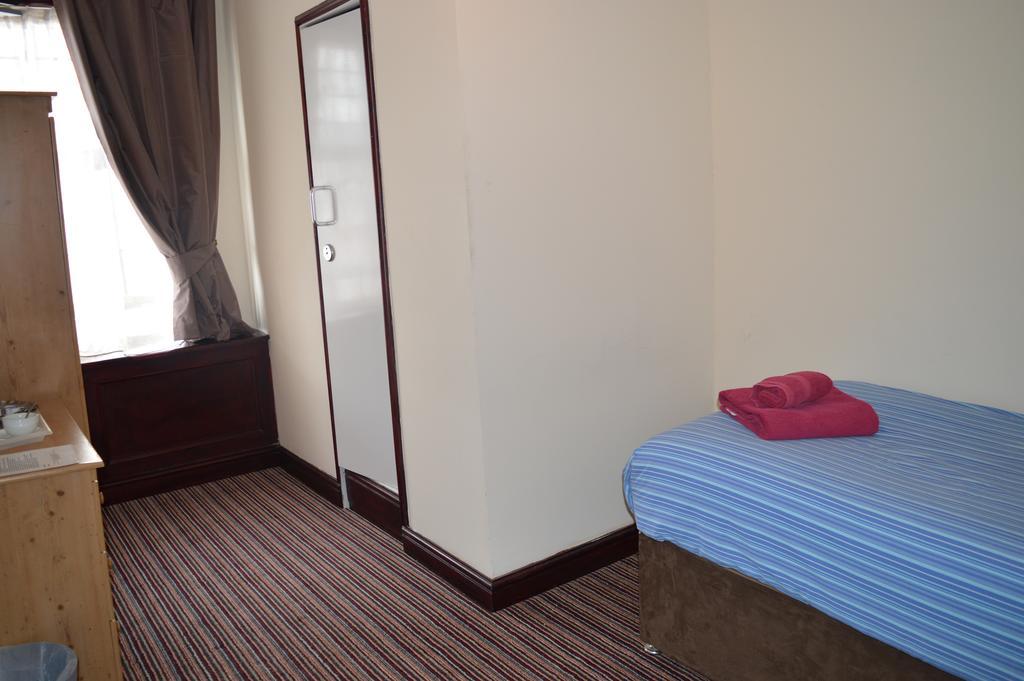 Globe Hotel Колчестър Екстериор снимка
