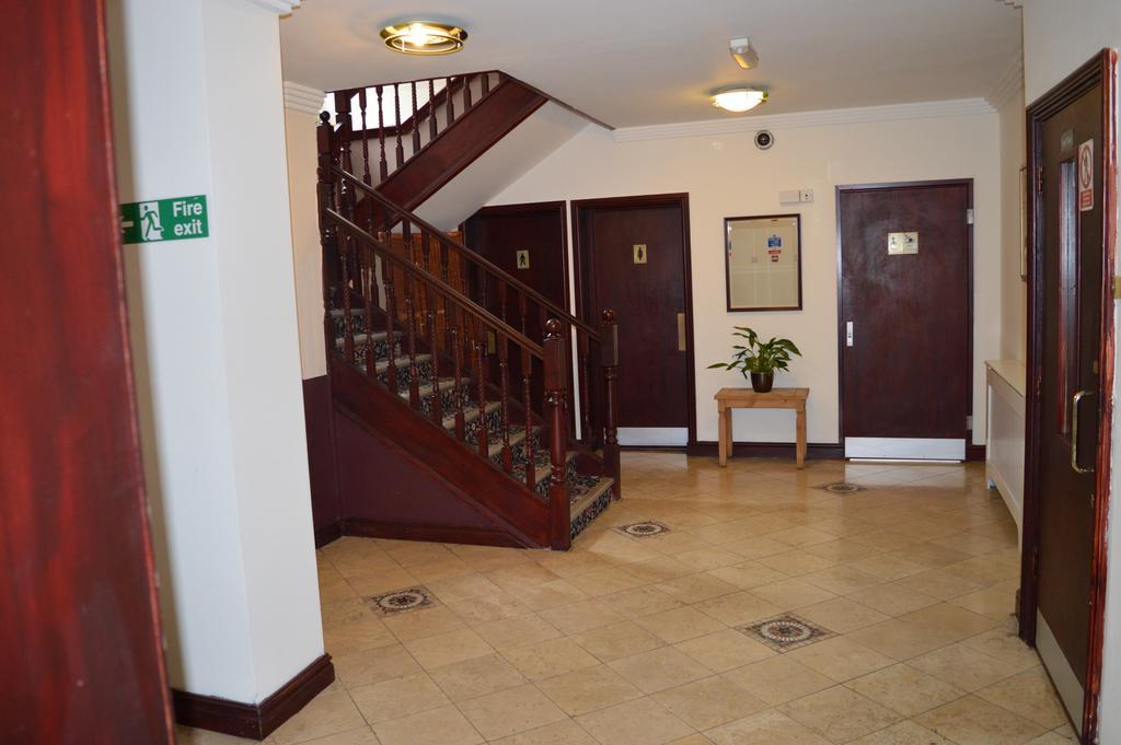 Globe Hotel Колчестър Екстериор снимка