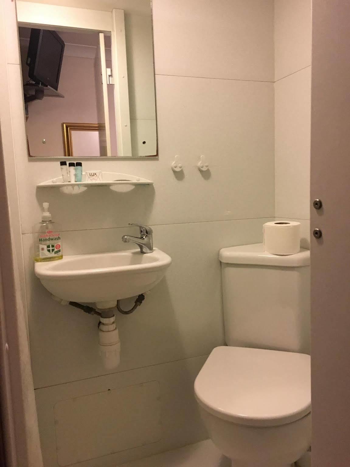 Globe Hotel Колчестър Екстериор снимка